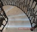 Escada em Mármore Translúcido.